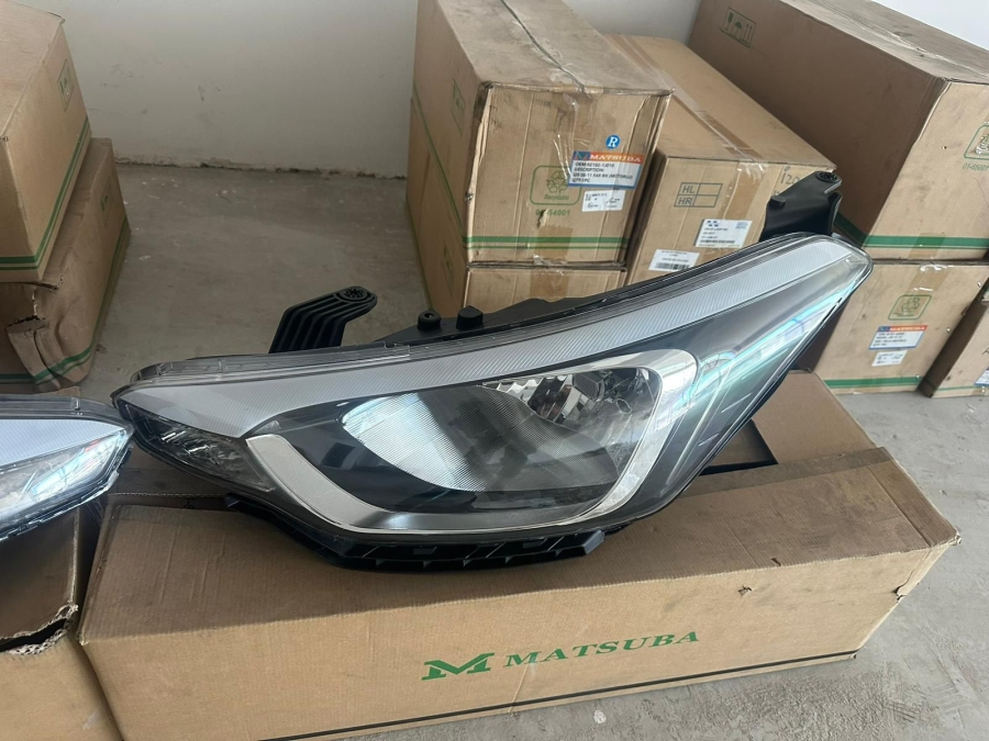 Hyundai i20 sağ-sol 2014-2017 ledsiz far